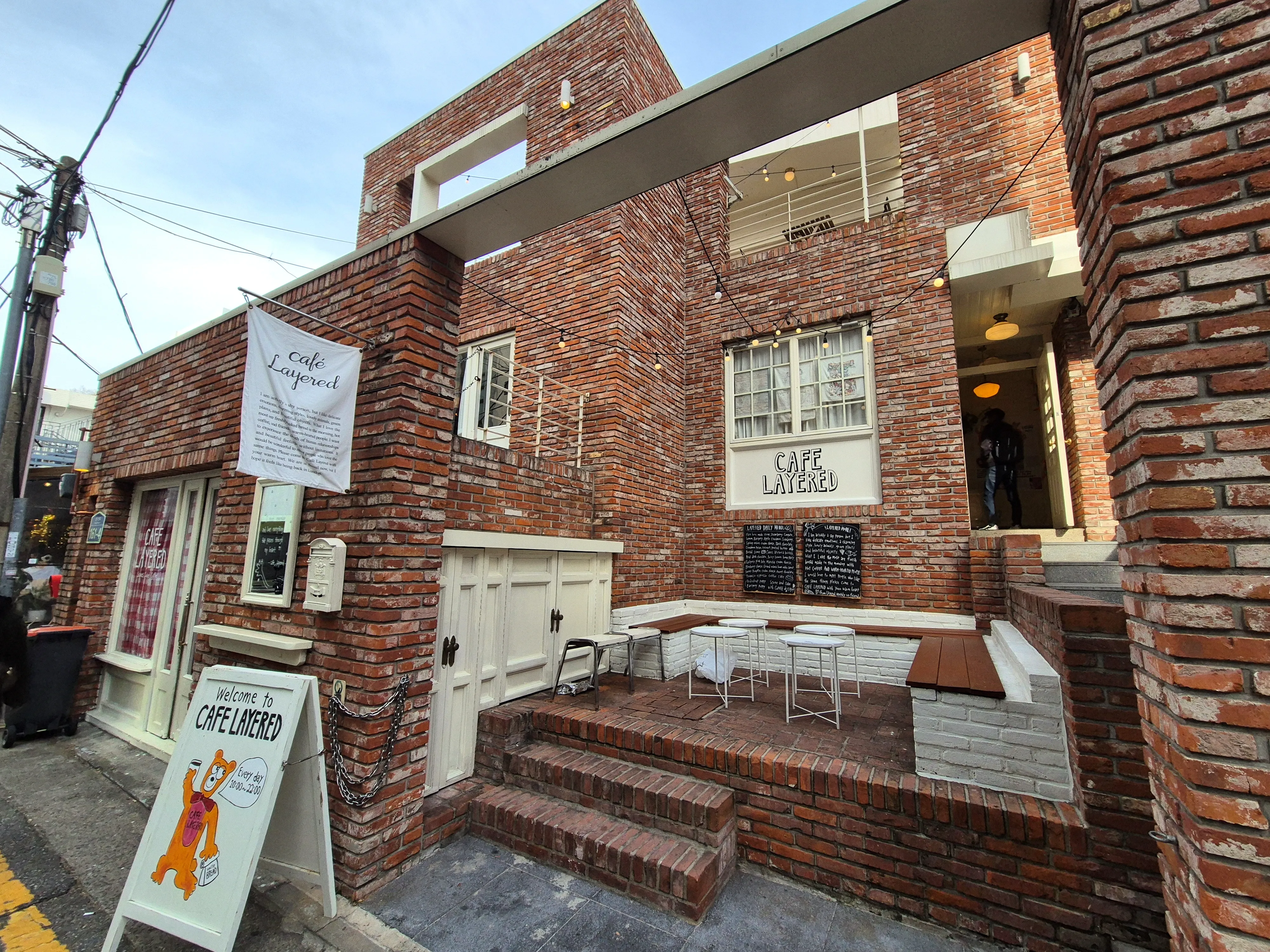카페-레이어드-입구