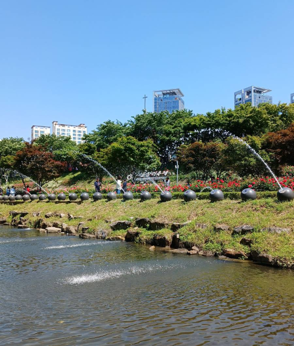 장미공원 터널분수 가동