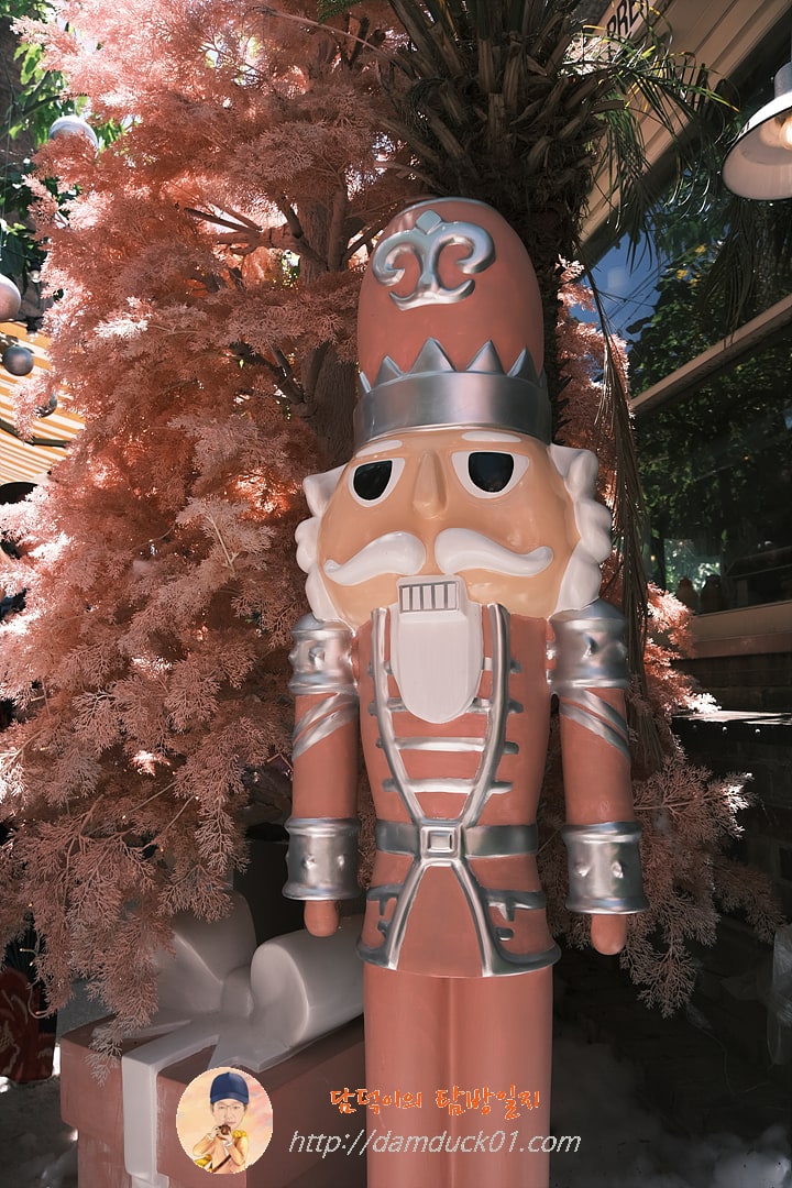 더 그라운즈 오브 알렉산드리아(The Grounds of Alexandria)