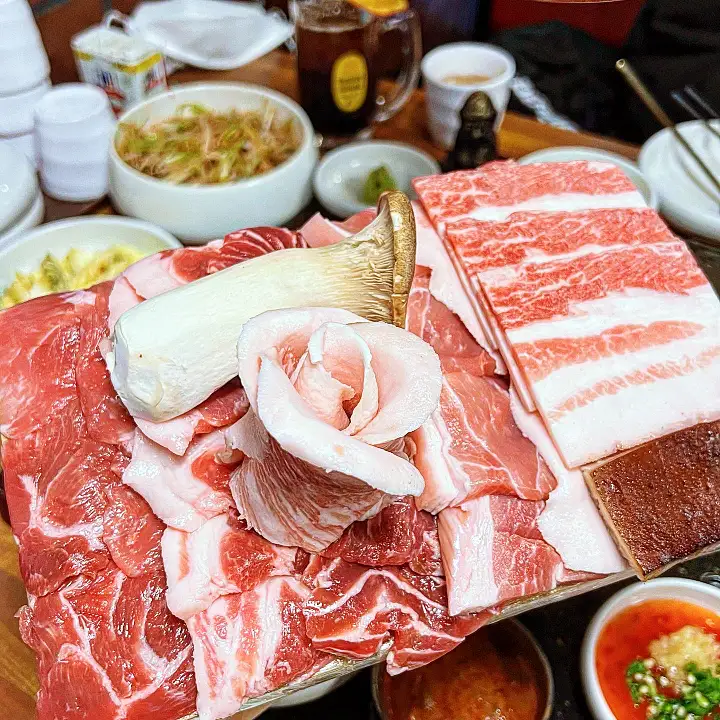 줄서는식당 48회 홍수현 제주 흑돼지 냉삼 꽃치마살 관자 구이 순두부찌개 비빔칼제비 강남 압구정 고기집 맛집