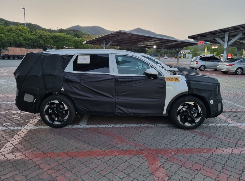 기아 '쏘렌토 페이스리프트' 위장막 테스트카