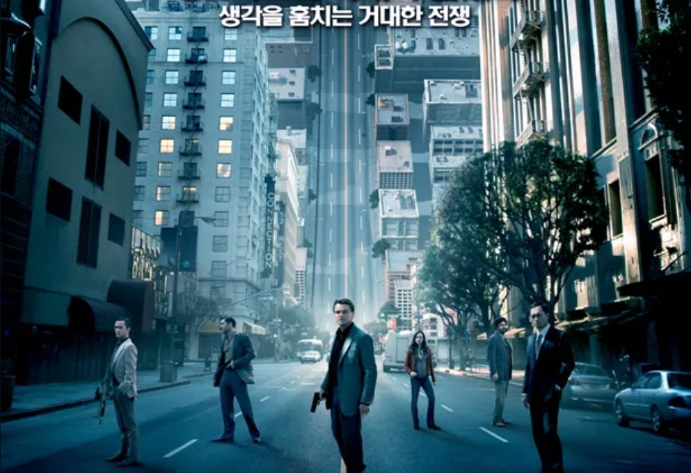 영화의 출연배우들의 포스터 중 한장면