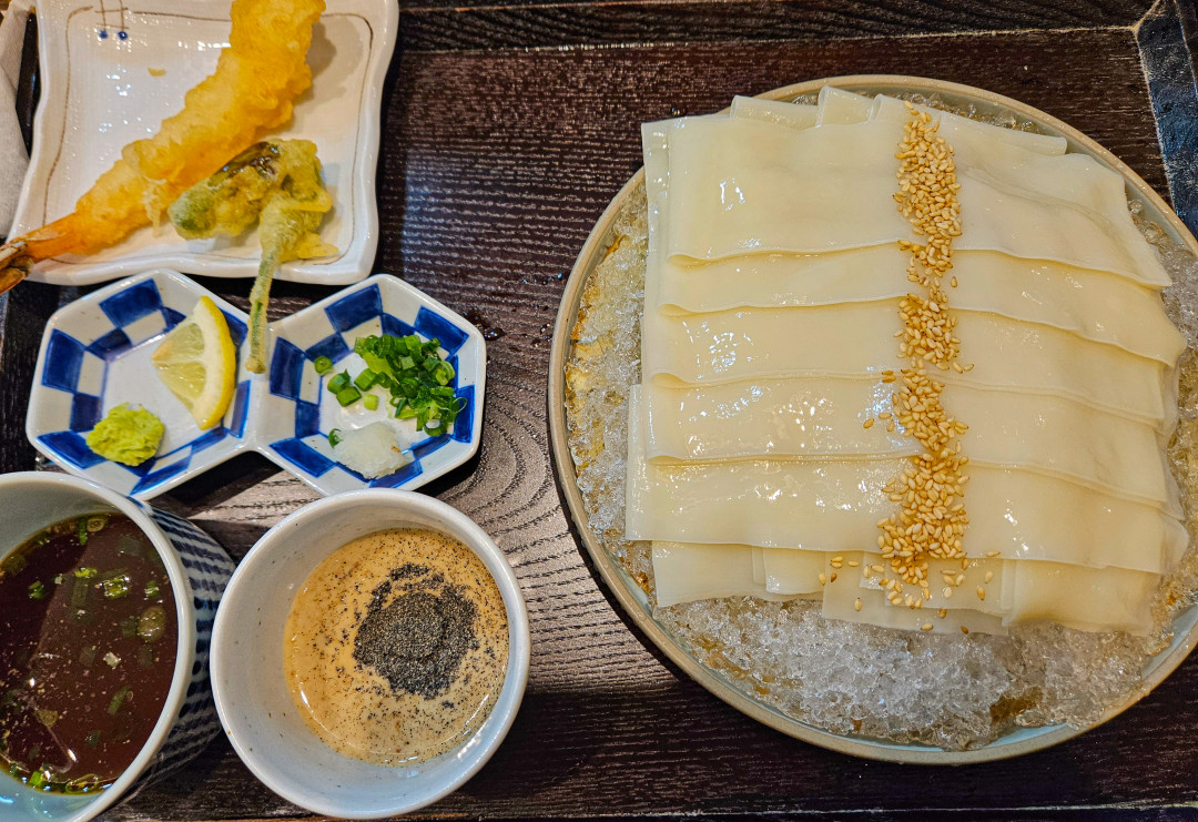 요미우돈교자 넓적우동