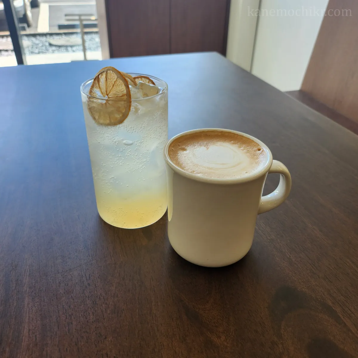 리옹베르-카페라떼-레몬에이드