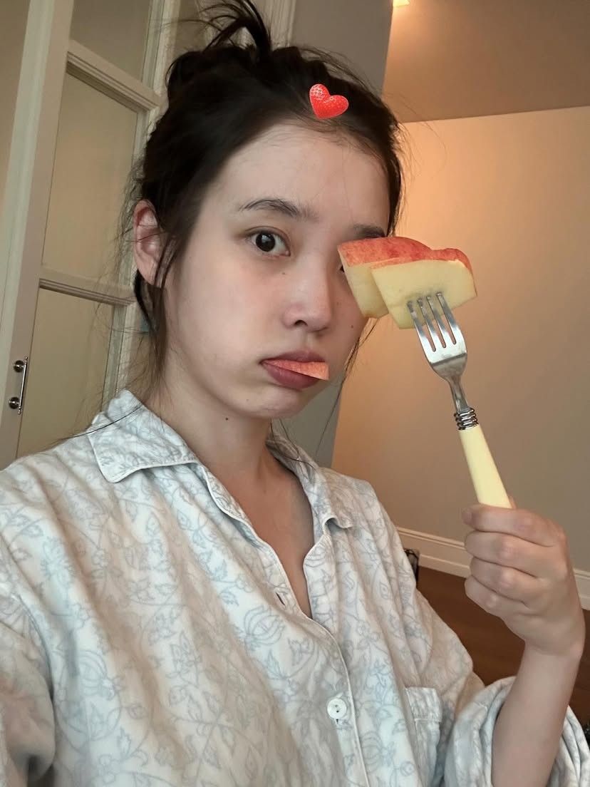 아이유 민낯 쌩얼 사진도 굴욕 없는 미인, 이종석 21세기대군부인 드라마 근황 프로필