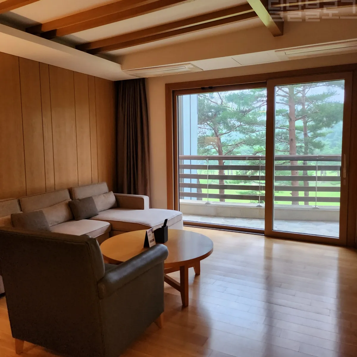 강원도-고성-가족여행-소노펠리체-빌리지-거실