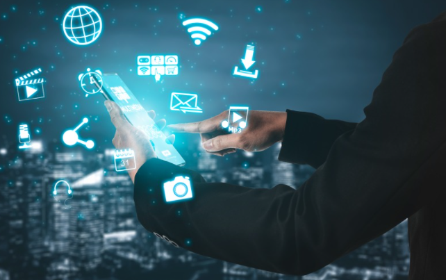 스마트폰을-하는-남성