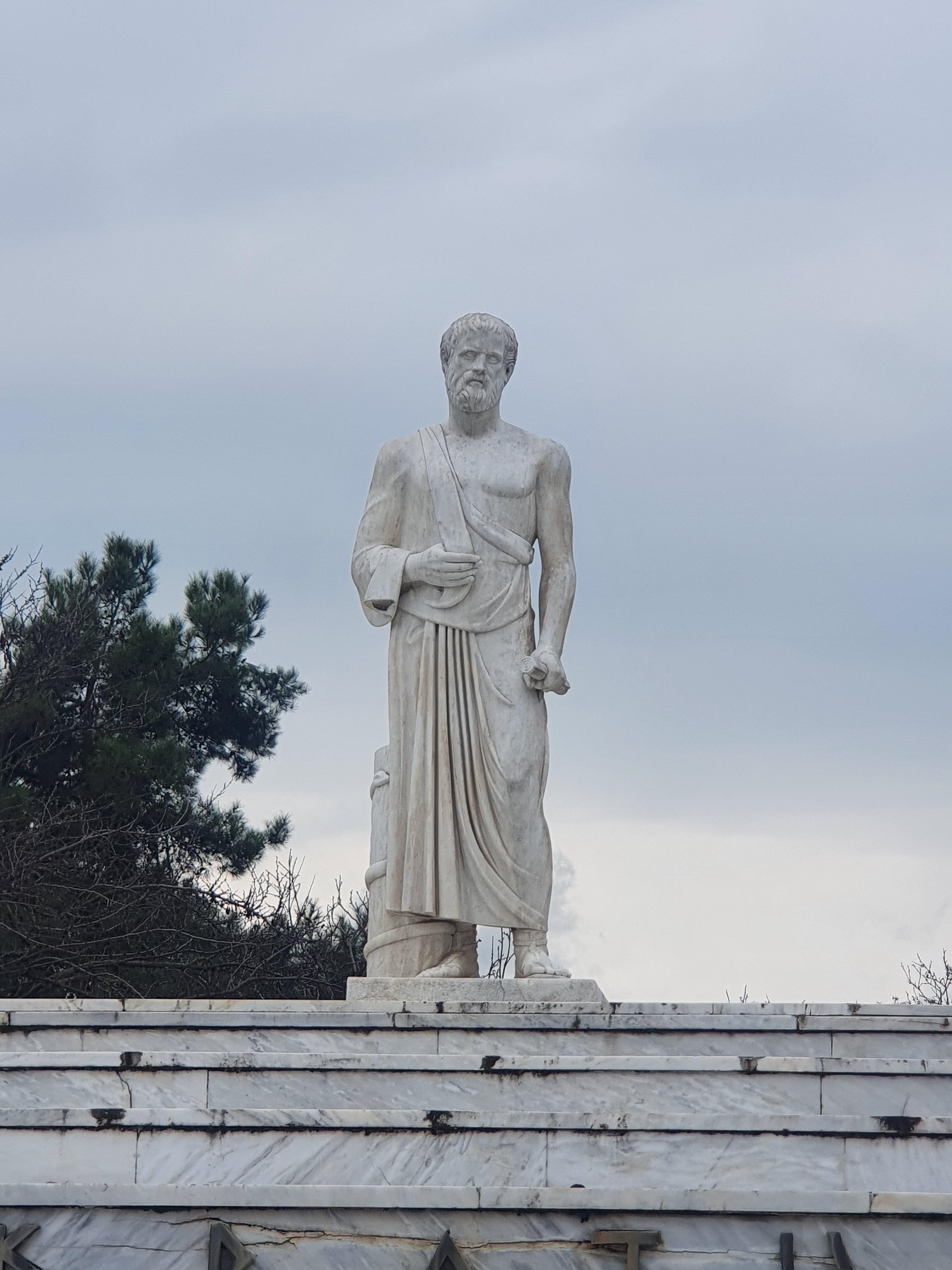 그리스 라리사 히포크라테스 동상