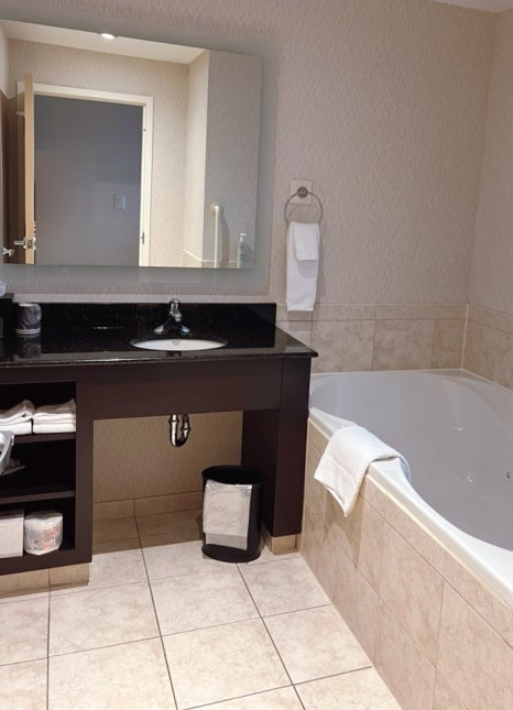 Bathtub setup suitable for kids in Embassy Suites Niagara Falls family suite
