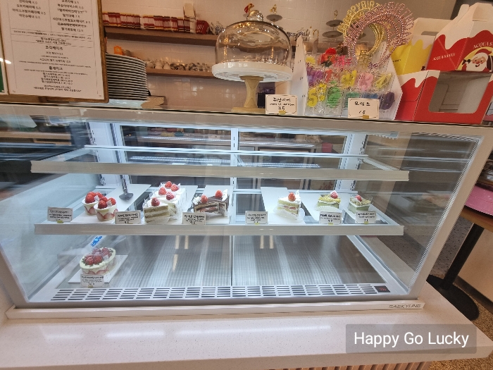아쿠아 산타 송리단길 까페 케익크 종류 사진