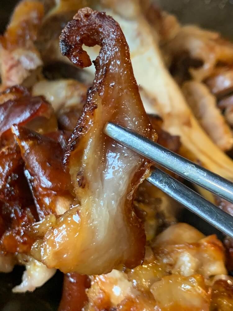 큰 뼈에 붙은 고기거리