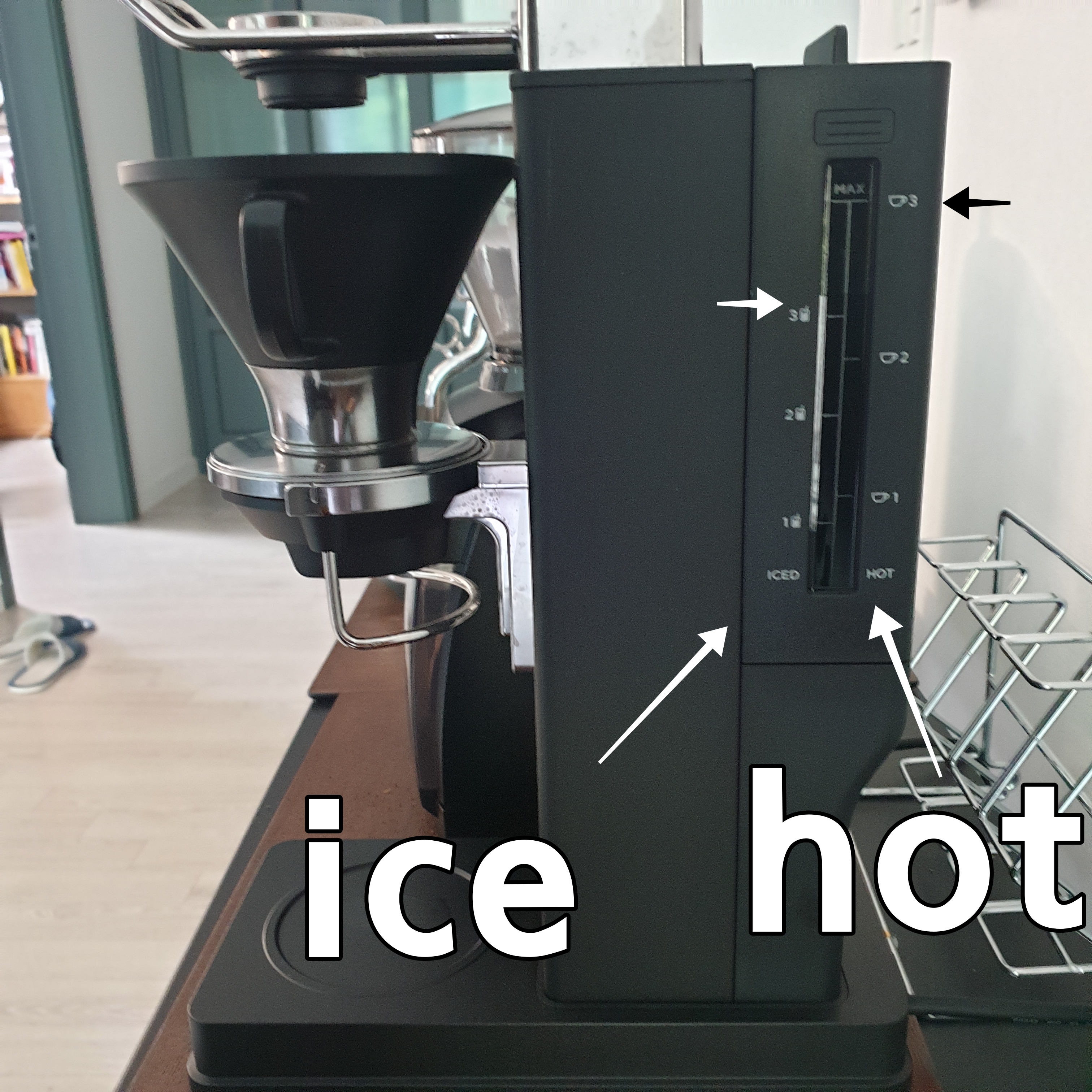 발뮤다 더 브루 _ 물통에 물 채우기