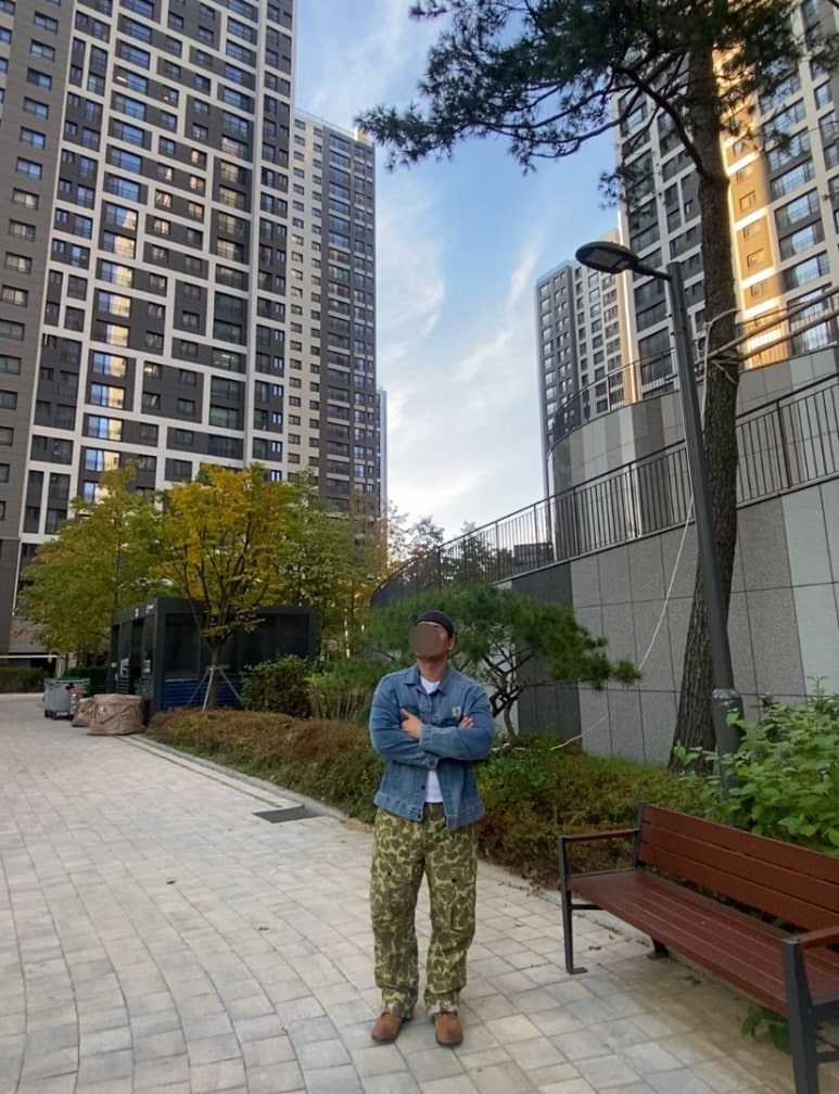 데일리룩(2024. 10. 26.)무신사스탠다드 숏비니 워치캡, 나이키 베이직티셔츠, 칼하트 청자켓, 브론슨 M43 카모카고팬츠, 레드윙 아이언레인저 스웨이드 8083 호손뮬스키너