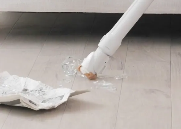 깨진 유리 버리기 깨진 유리컵 치우기