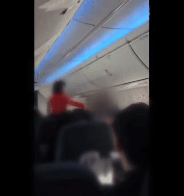 40대 여성이 승무원을 폭행