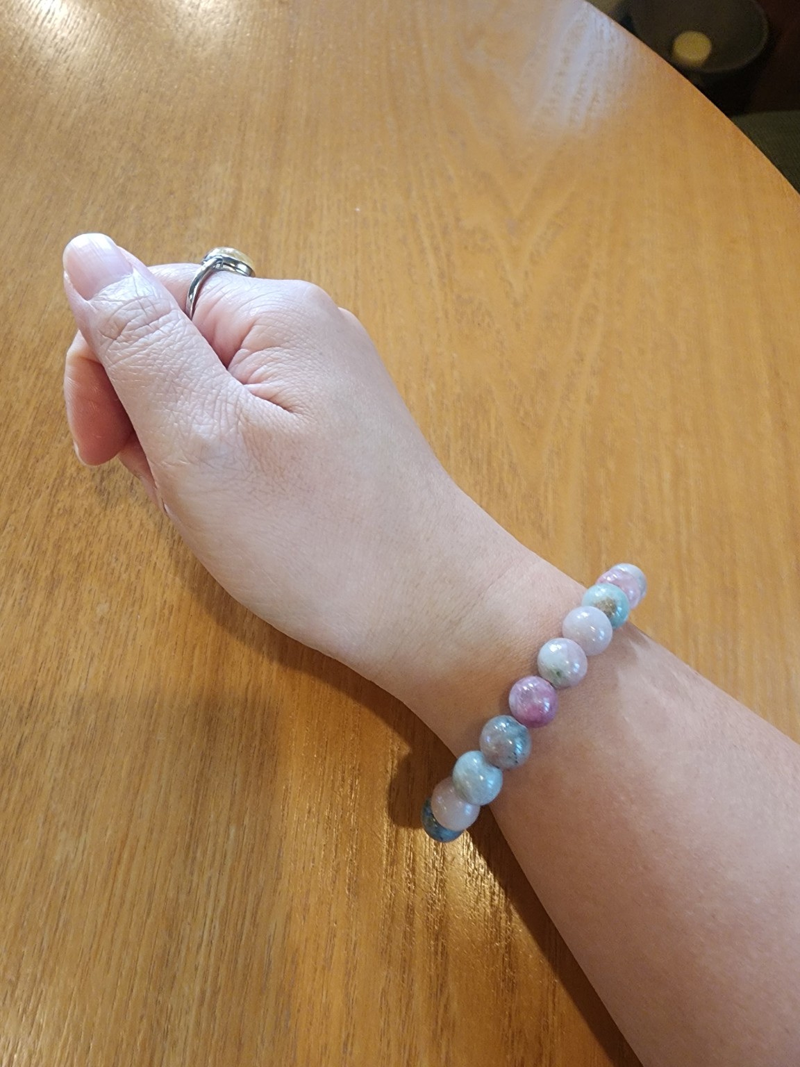 소장용 팔찌 착용샷