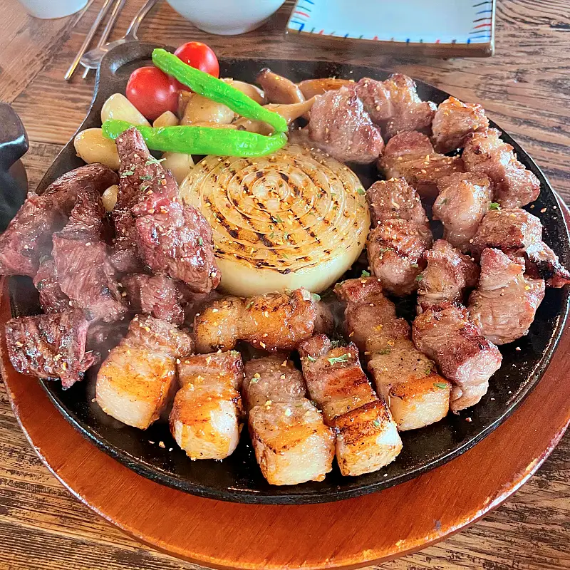 전참시 전지적참견시점 육성재 정채연 금수저 샐러드 파스타, 구워 나오는 고기 한상, 경주 황리단길 100년 고택 고기집 맛집 소개