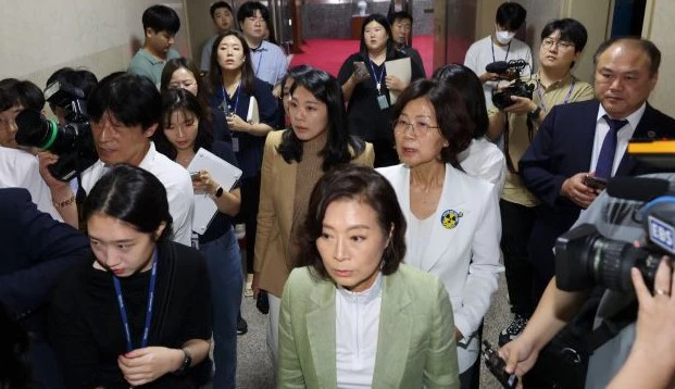 김현숙 장관을 찾아다니는 더불어민주당 여가부 국회의원