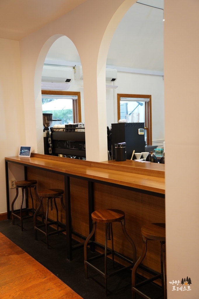 포스톤즈 커피 로스터스 내부