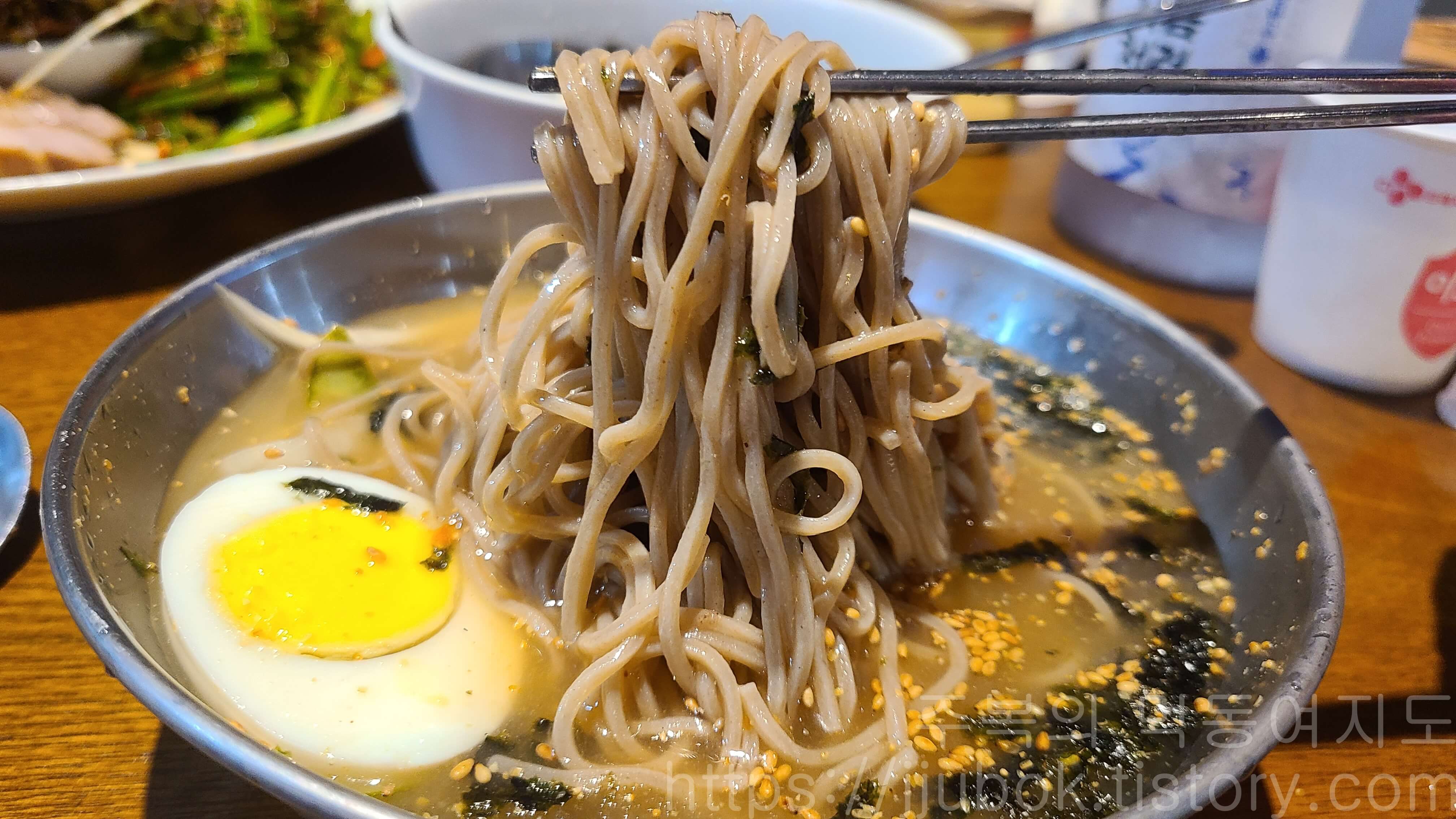 황금족발-메밀막국수-맛