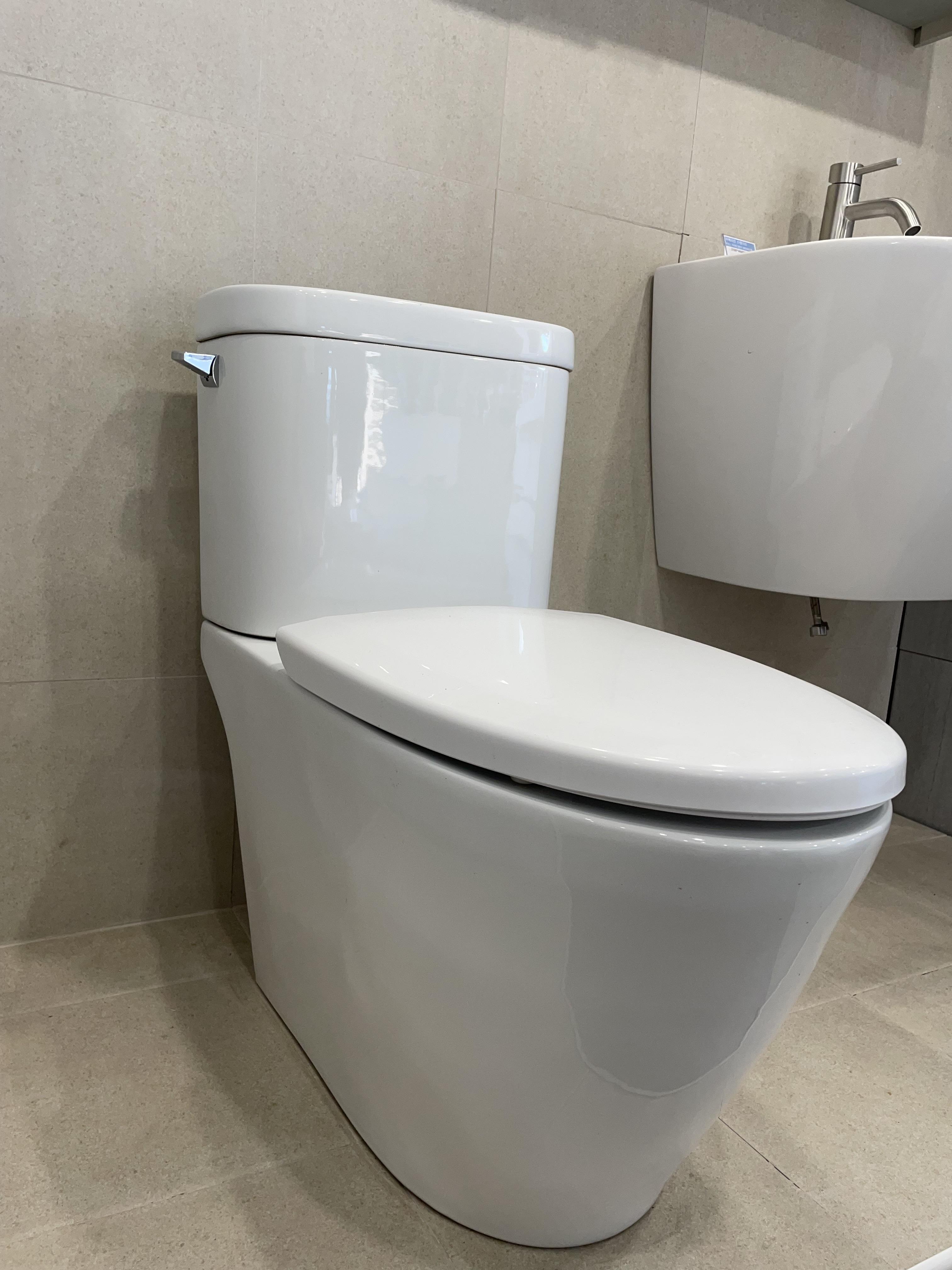 치마형 양변기 배관 감싸는 구조