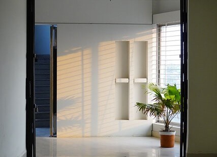 가구 없이 깔끔한 현관