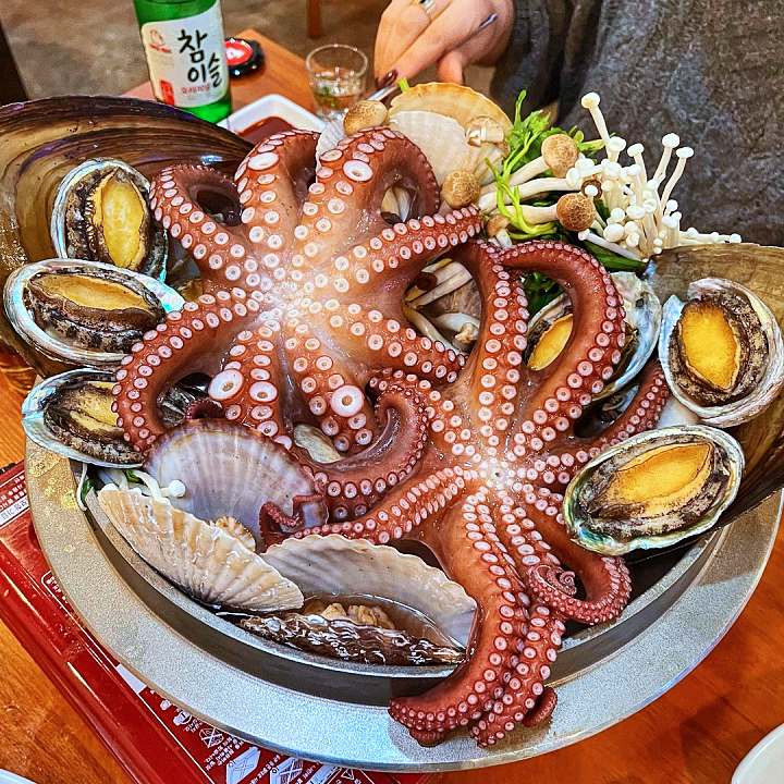 돈쭐내러왔습니다 전복 갈비찜 해신탕 소갈비찜 먹방 조권 60kg 도전 강서구 까치산역 맛집 이영자 2AM 조권 방송 소개