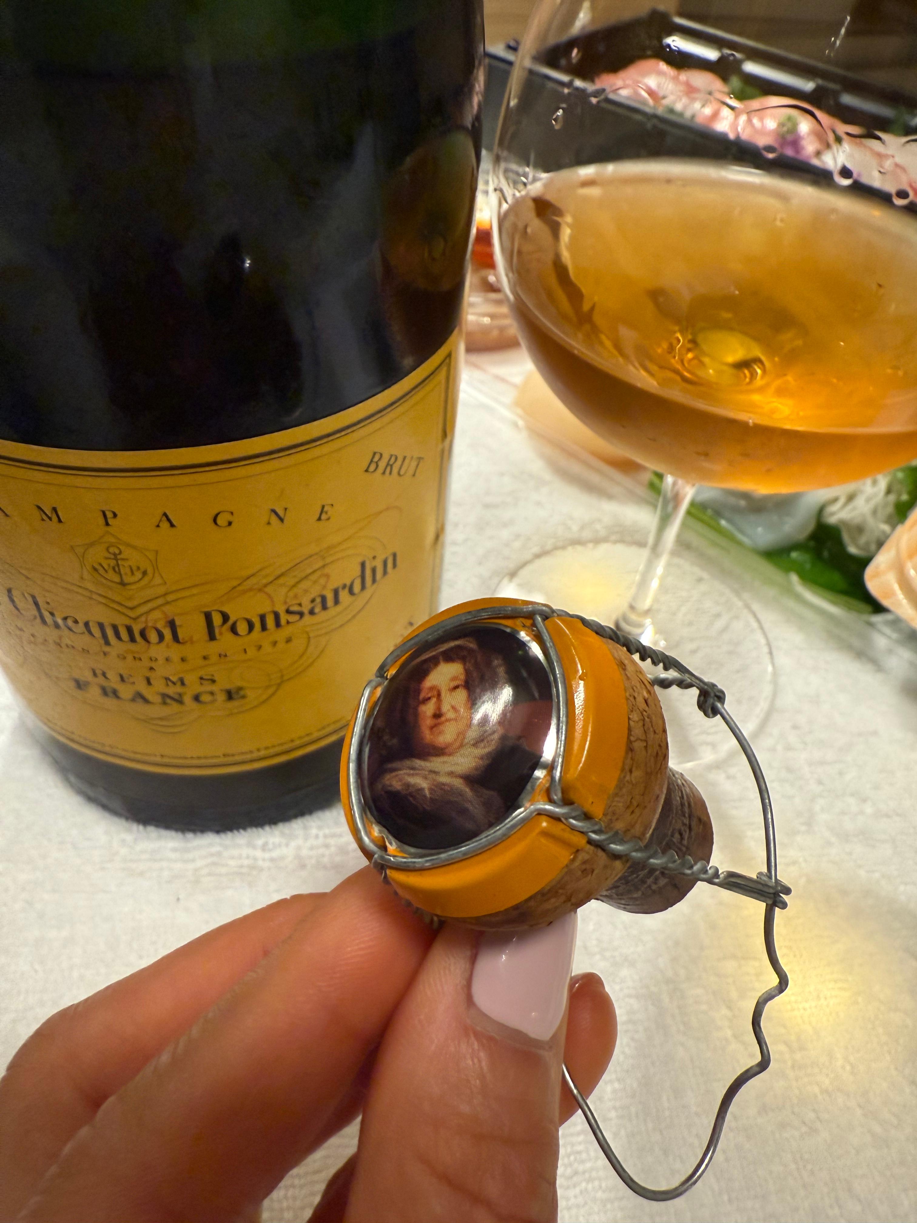 Veuve Clicquot Ponsardin Brut Yellow Label (1990s–early 2000s Release), Champagne, France๏ฝ๋ต๋ธ ํด๋ฆฌ์ฝ ํ์ฌ๋ฅด๋น ๋ธ๋คผ ์๋ก์ฐ ๋ผ๋ฒจ (1990๋
๋~2000๋
๋ ์ด๋ฐ)