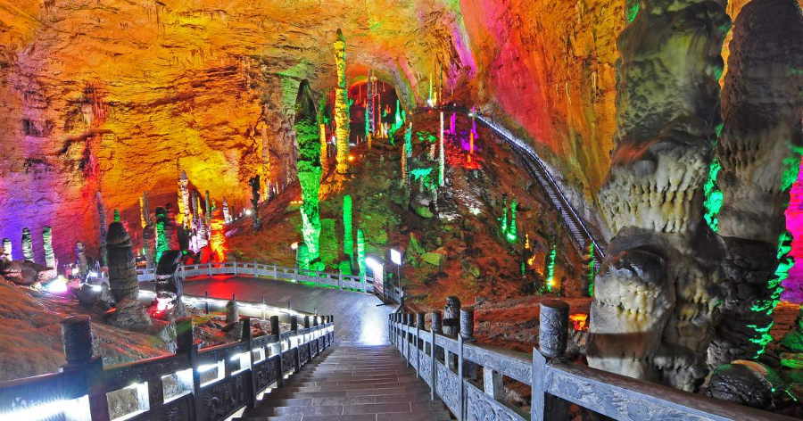 황룡동(黄龙洞) &ndash; 신비로운 종유석의 세계