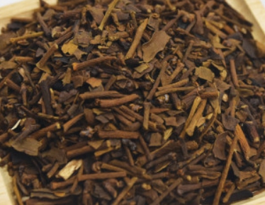 겨우살이 섭취를 위해 보여드리는 말린 겨우살이 사진입니다.