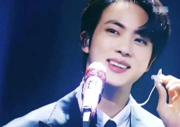 방탄소년단-진-노래하는모습-사진