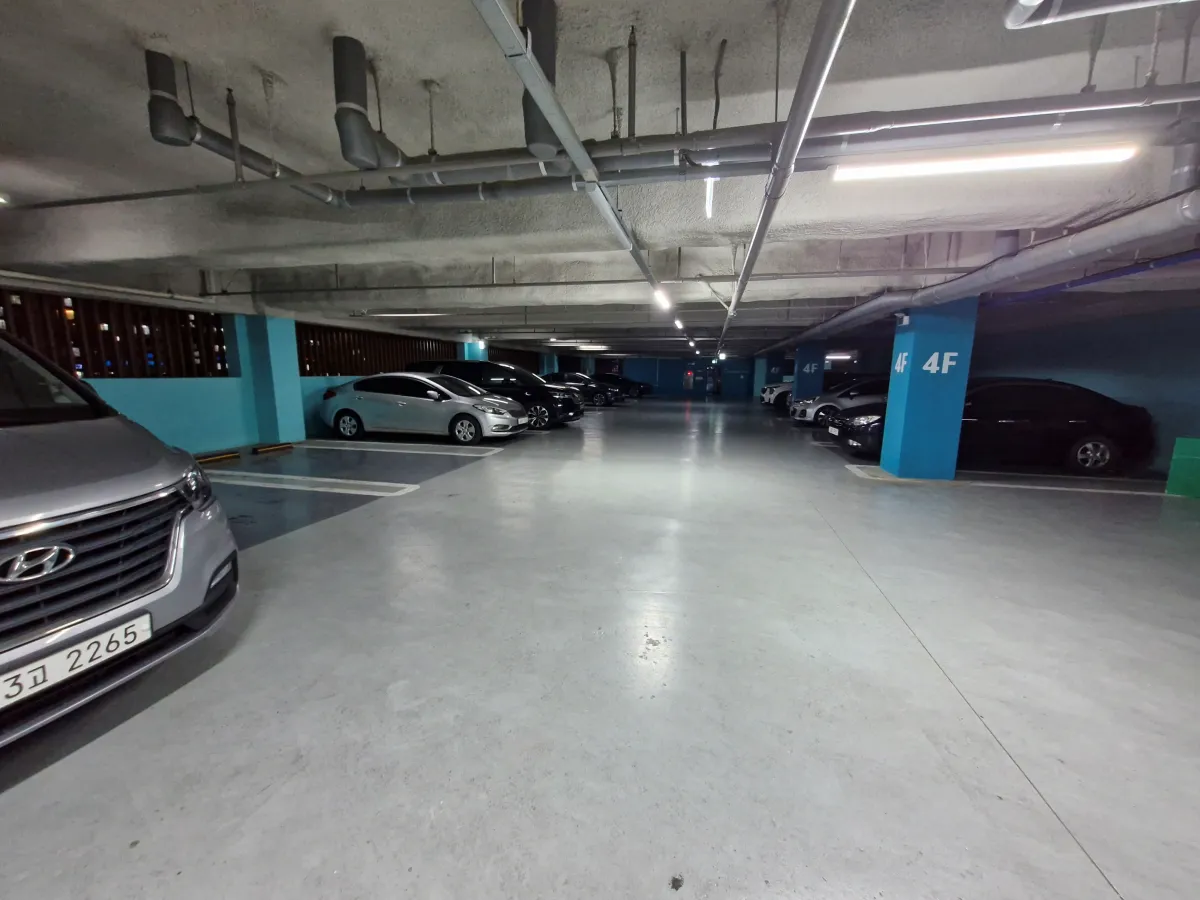 쿠우쿠우-매장-건물-주차장