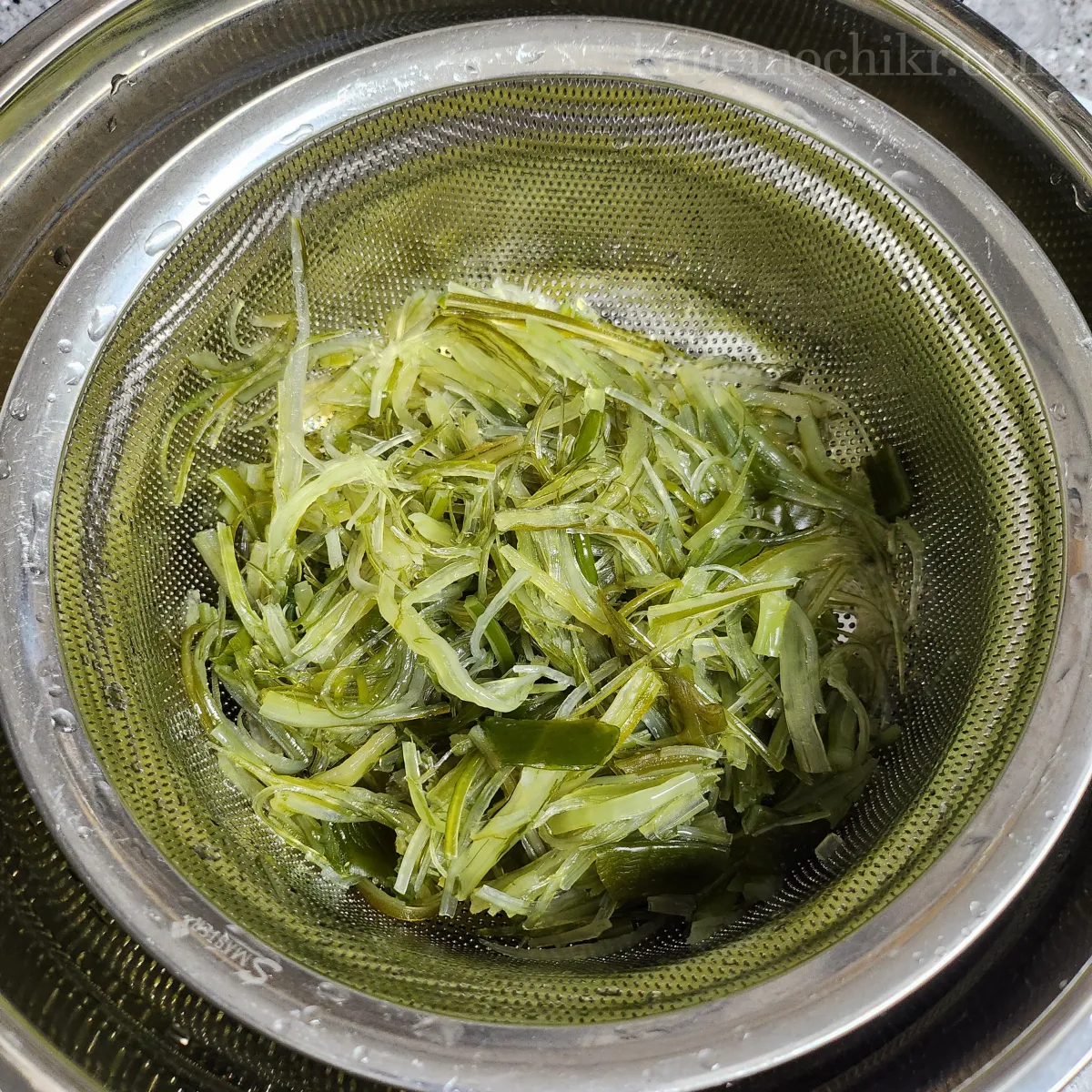 비린내없는-미역줄기볶음