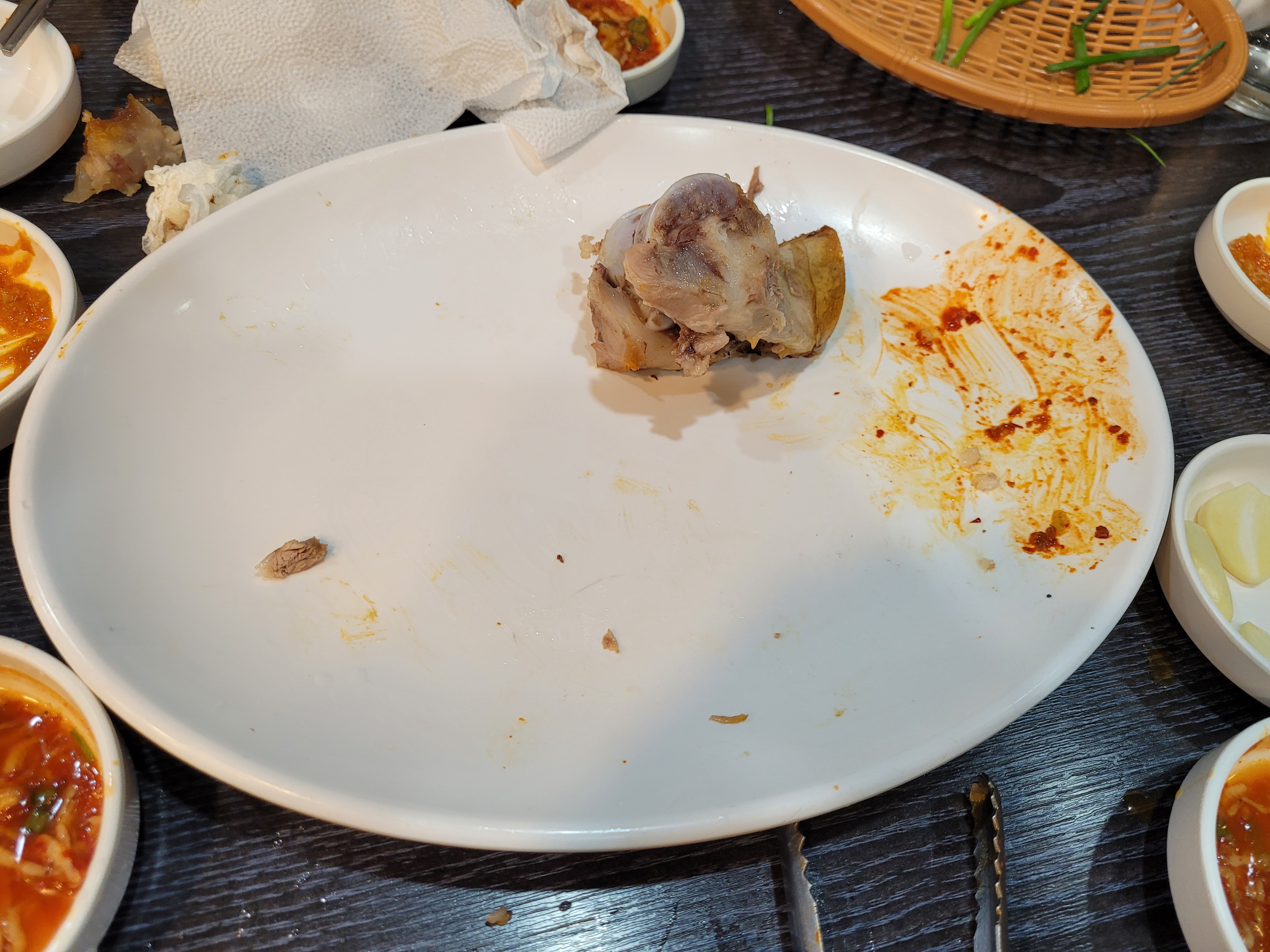 족발 먹고 남은 뼈