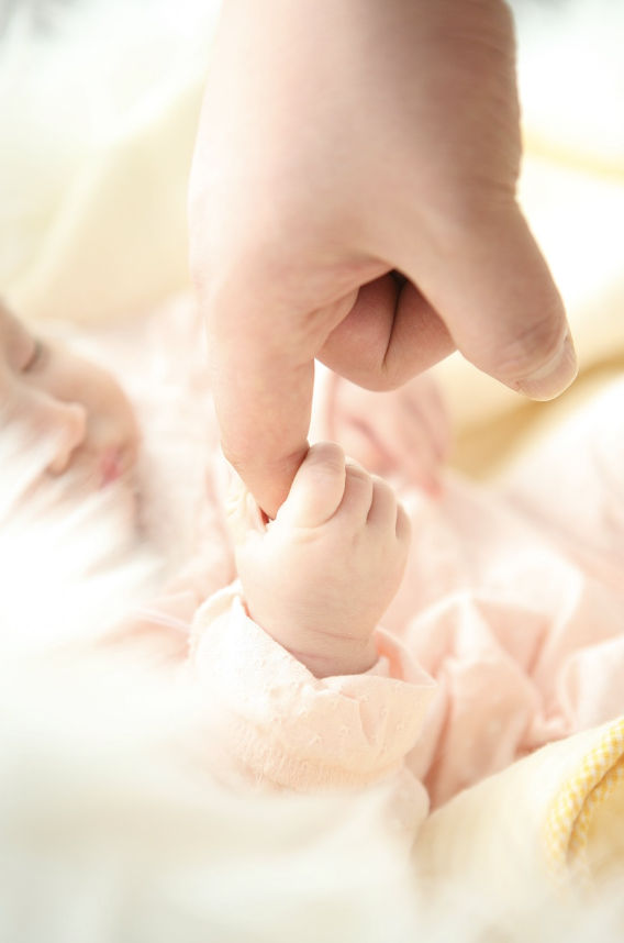 신생아의 반사 반응, 언제까지 지속될까? &ndash; 모로반사, 빨기 반사 등 생존 본능 반응 탐구