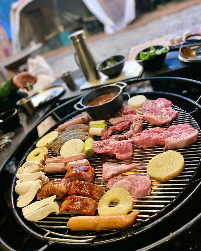 생방송투데이 하남 검단산 직접 기르고 도축 캠핑 텐트 돼지고기 모둠 바베큐 구이 맛집