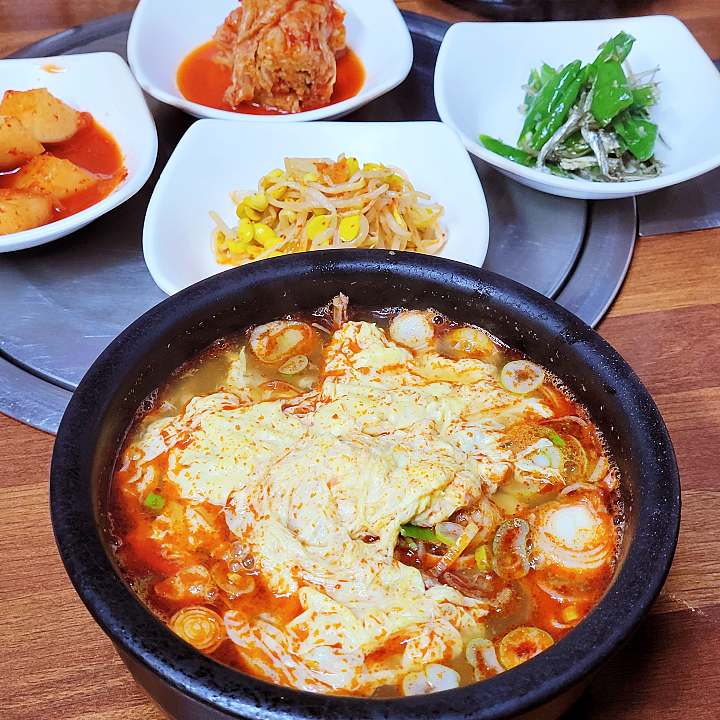 토요일은 밥이좋아 예산 삽교 옛날 국밥 맛집 해장국 먹으러 왔다가 소주 안주 각 예산10미 현지인 추천 토밥 좋아 방송정보