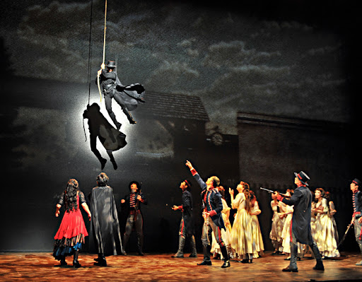 조로 액터뮤지션 줄거리 조로의 등장