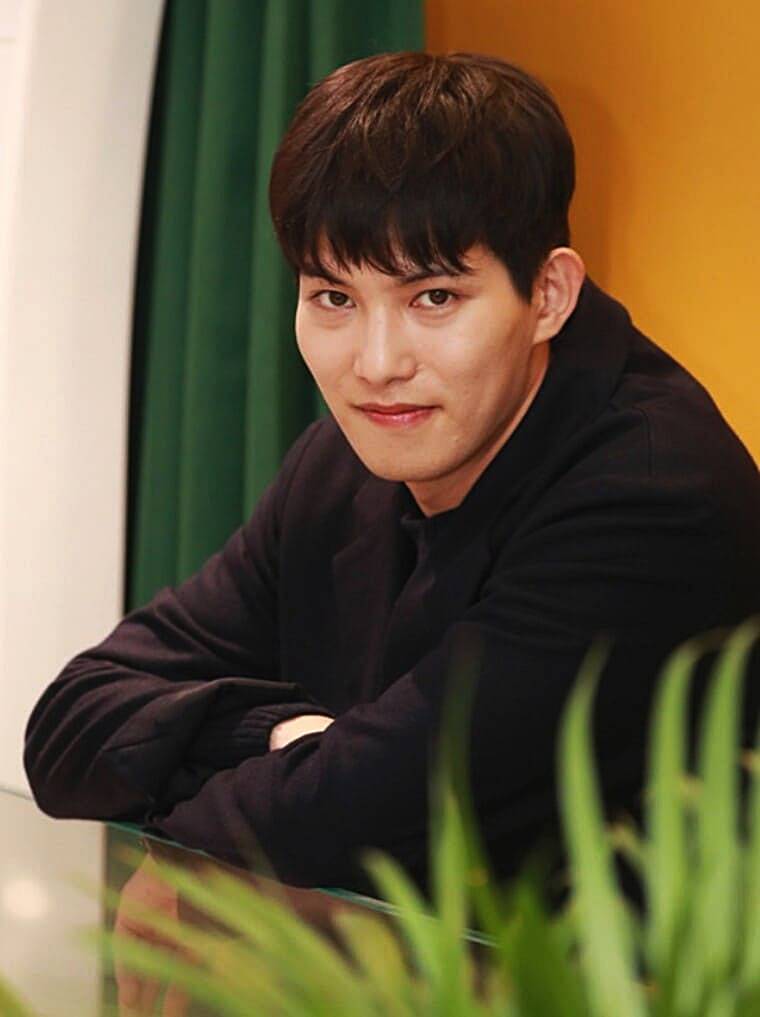 씨엔블루-출신-이종현