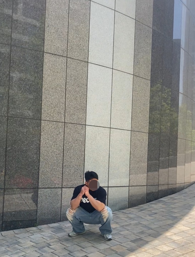 데일리룩(2024. 4. 28.)벡타르 반팔티, vectar. 반팔티, 벡타르 티셔츠, vectar. 티셔츠, vectar., 벡타르, 무신사스탠다드 데미지진, 아식스 조그 100 실버