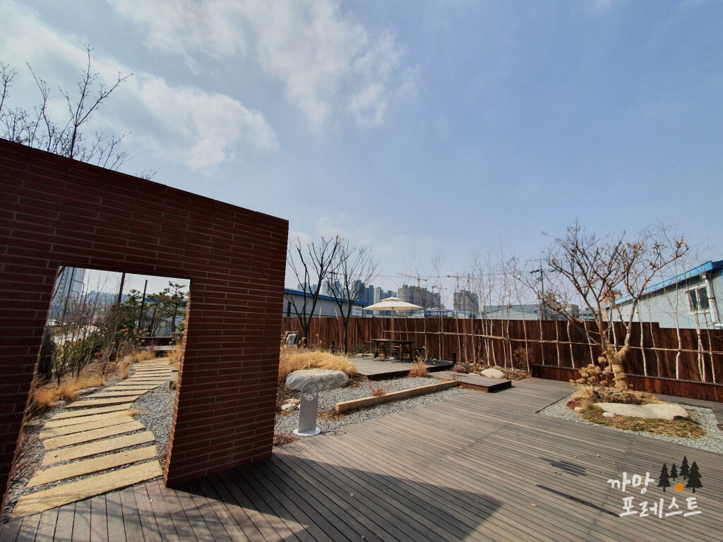 브라운 스케이프 야외 테이블