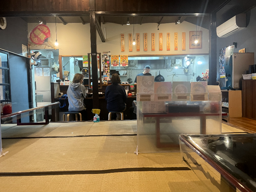 멘야 고릴라 실내