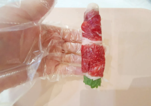 돌돌-말은-깻잎을-차돌-박이로-다시-말아-주기-1