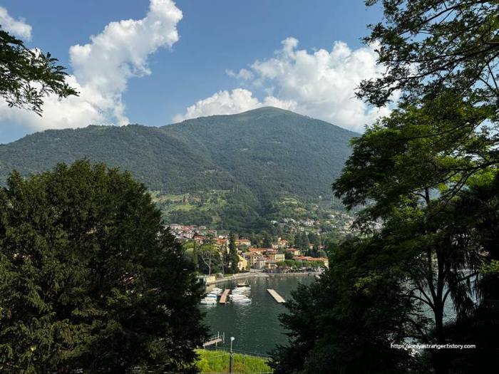 빌라로 가는 길에 내려다보는 렌노 마을