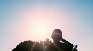 눈부시지 않은데 눈이 깜빡깜빡하다