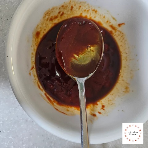 진미채무침-양념장-올리고당 2수저 넣기