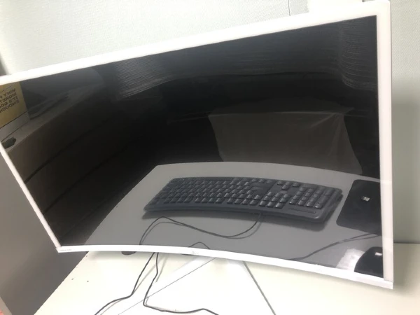 강화유리 모니터 빛반사