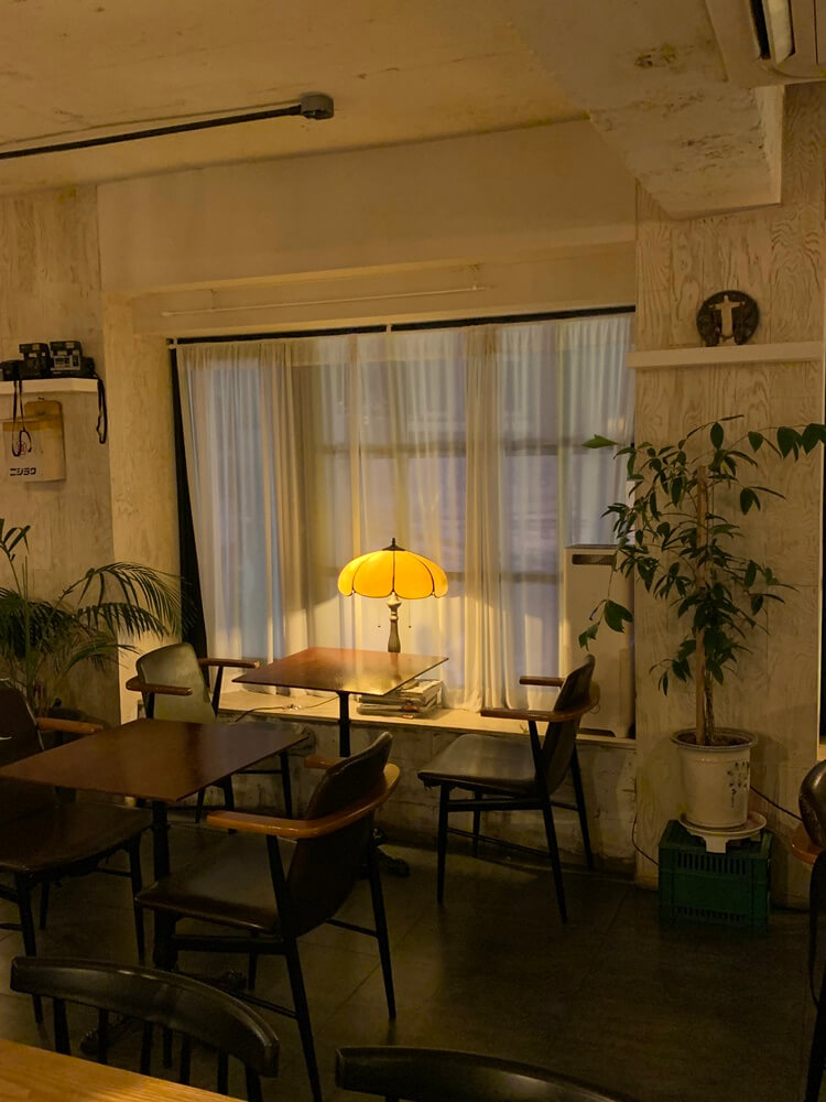 2인씩 앉을 수 있는 자리