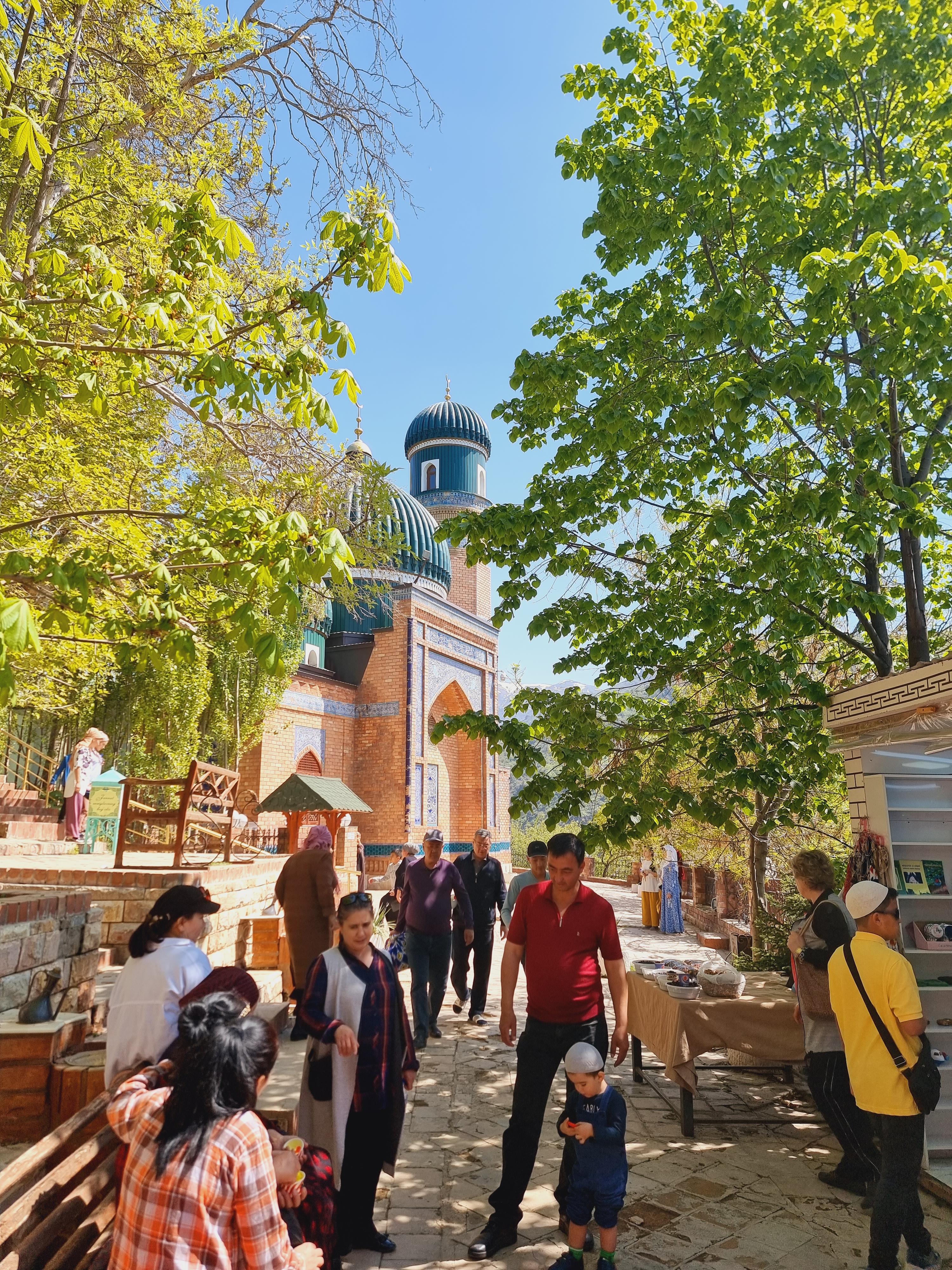 모스크 내부 간이상점