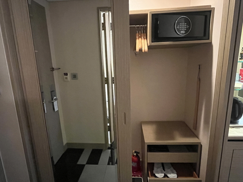 강남노보텔 옷장